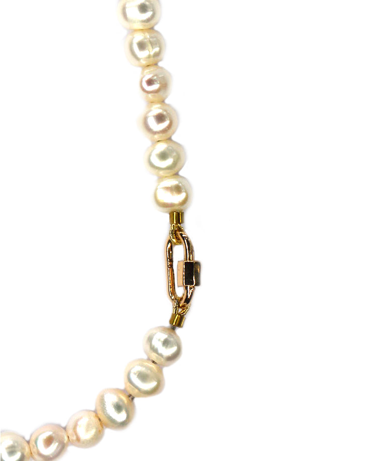 Ninekarat pearl necklace with carabiner lock